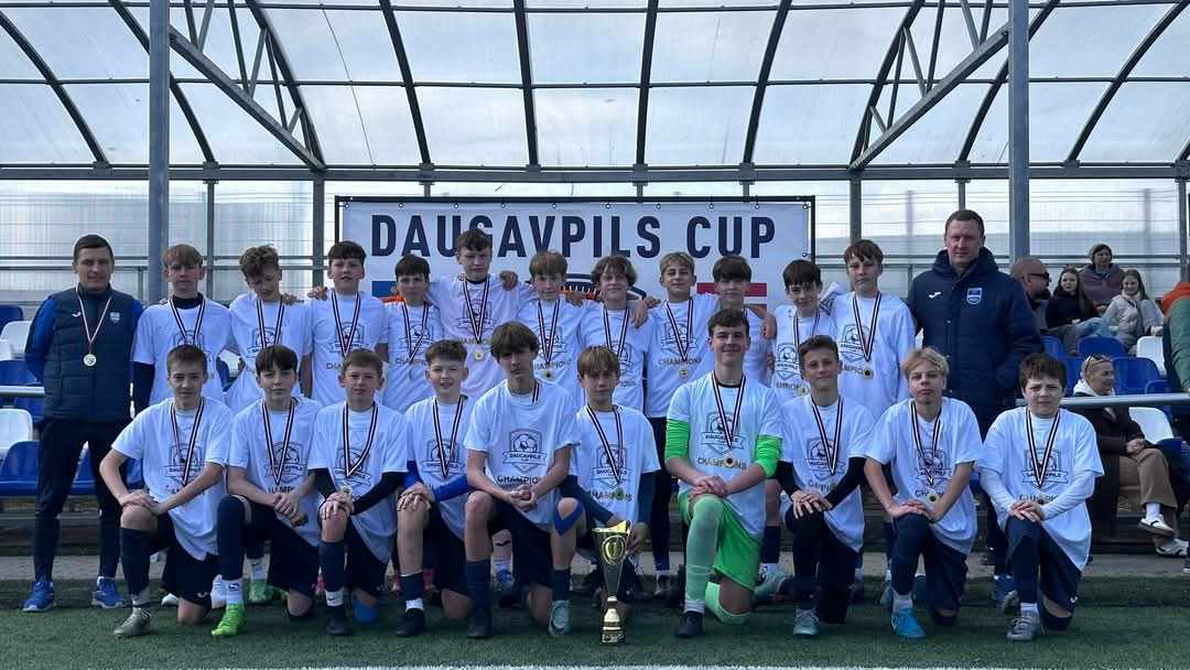 MŪSU SKOLĒNI ČEMPIONU KOMANDĀ!