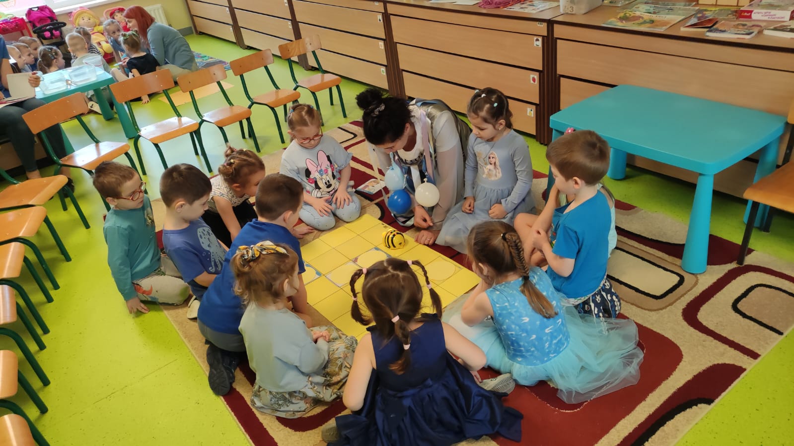 PIEREDZES APMAIŅA STARP POĻU ĢIMNĀZIJAS UN BĒRNUDĀRZA SKOLOTĀJIEM TURPINĀS