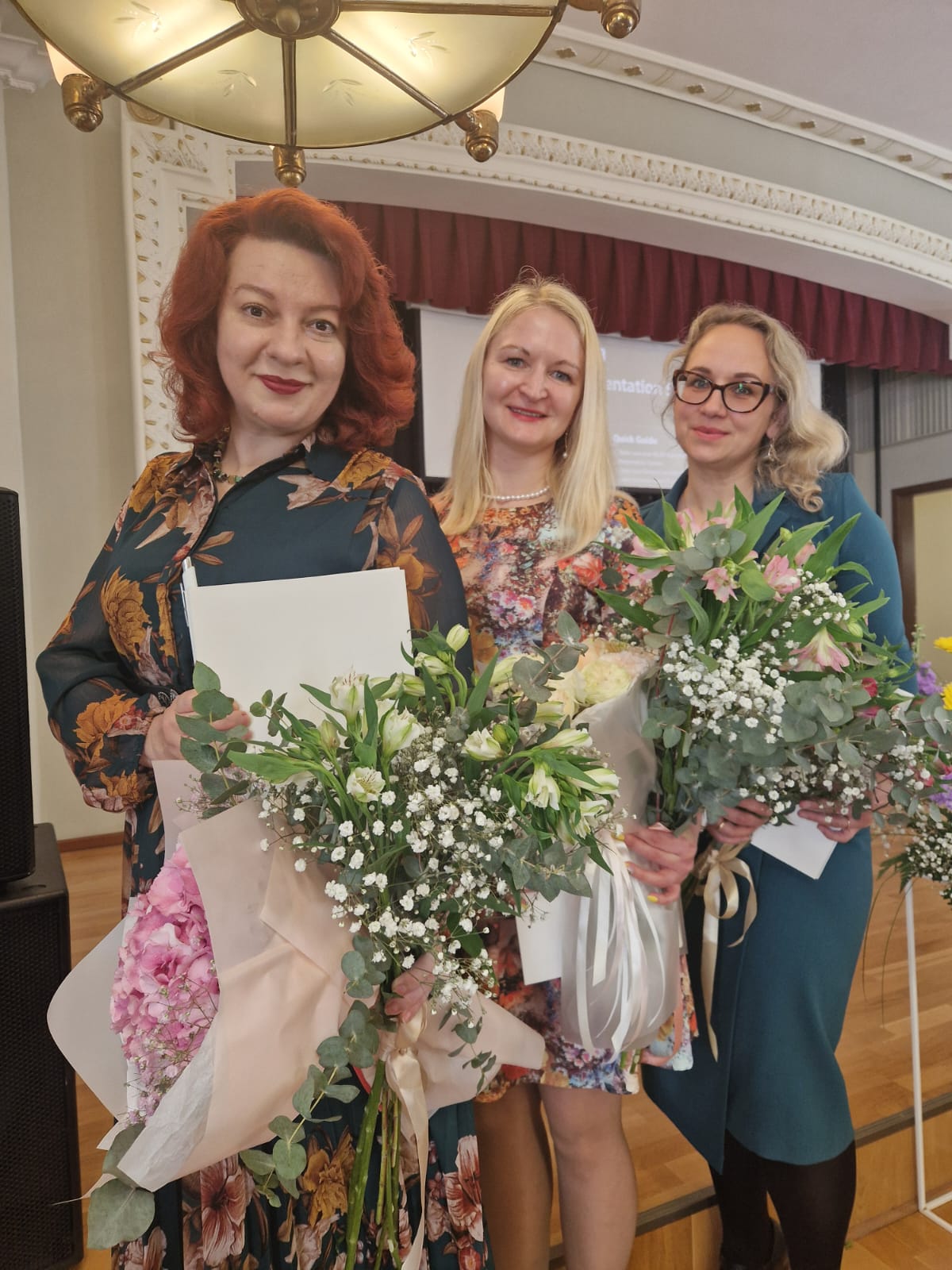 TRĪS MŪSU SKOLOTĀJAS TIKA APBALVOTAS DAUGAVPILS IZGLĪTĪBAS PĀRVALDES PASĀKUMĀ