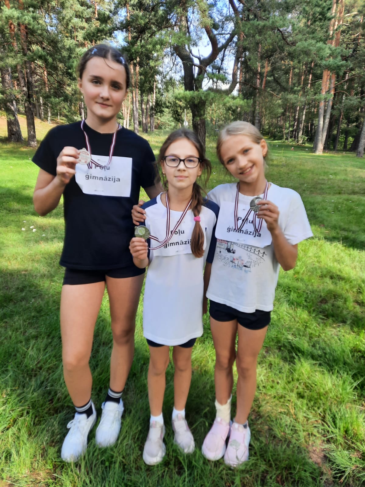 RUDENS KROSA STAFETES: MEITENĒM – 2.VIETA, ZĒNIEM – 4.VIETA.