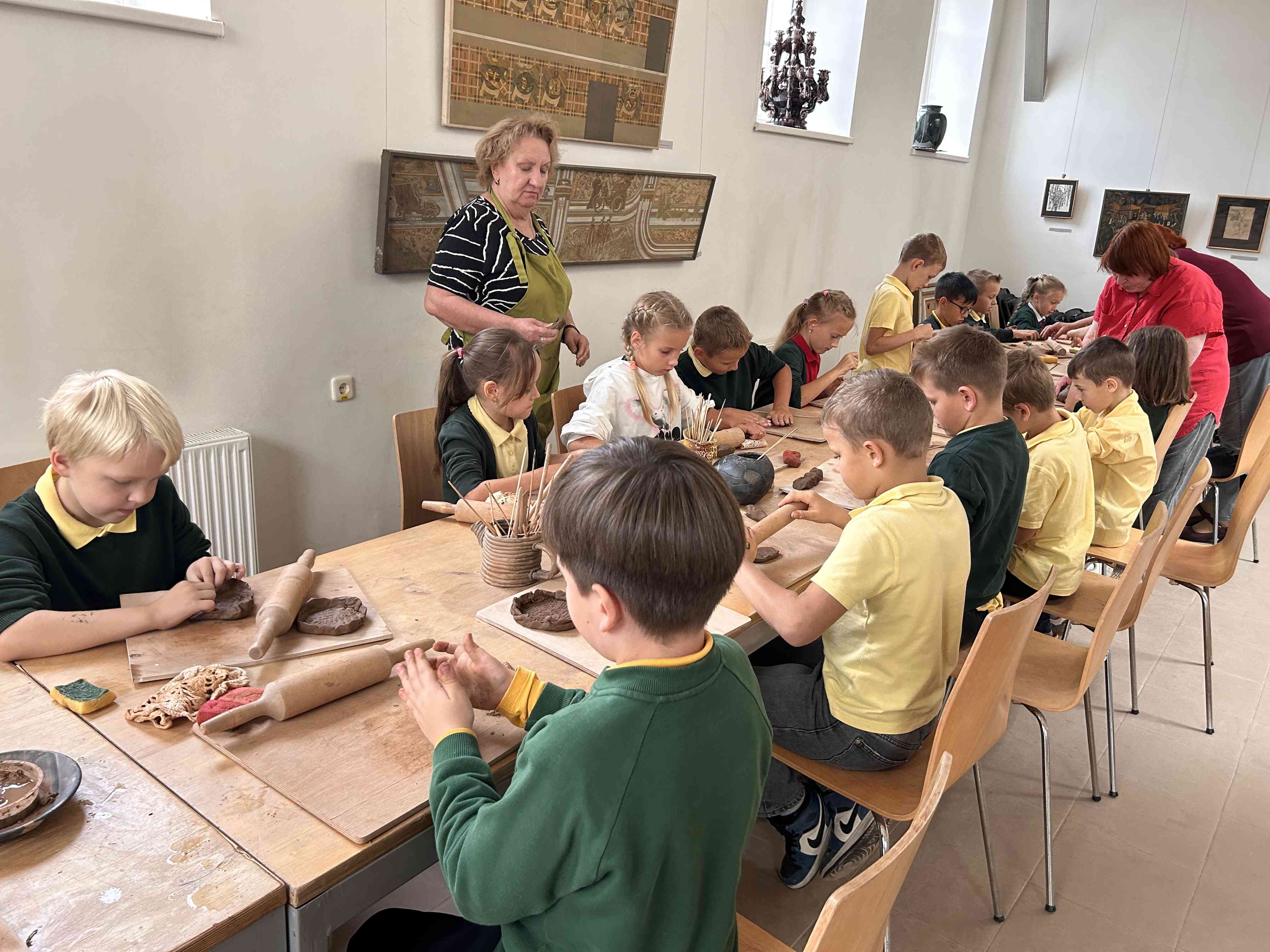 2.A KLASES PIEDZĪVOJUMS DAUGAVPILS MĀLA MĀKSLAS CENTRĀ