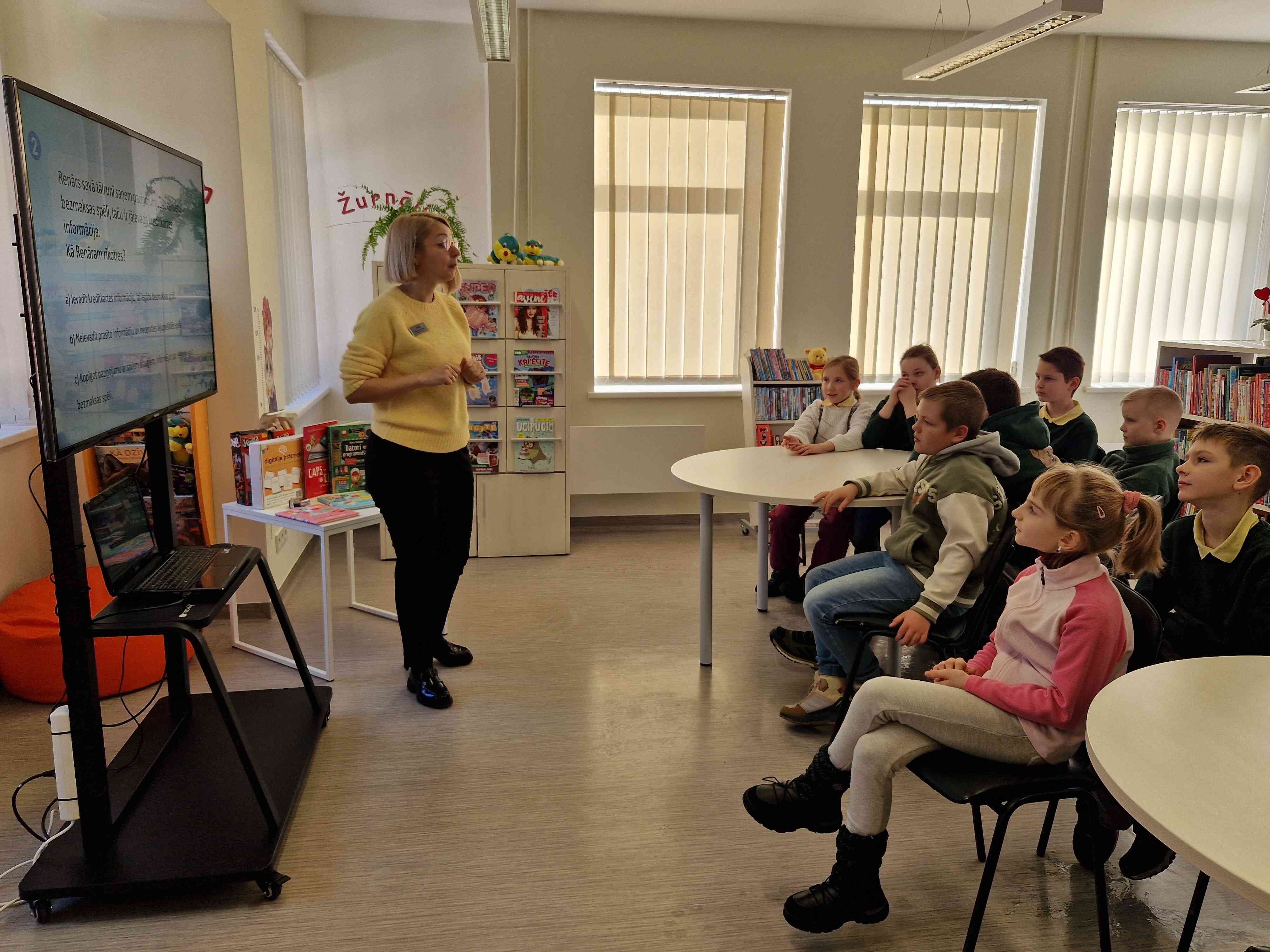 VISPASAULES DROŠĀKA INTERNETA DIENA. 4.A KLASE PASĀKUMĀ JAUNBŪVES BIBLIOTĒKĀ.