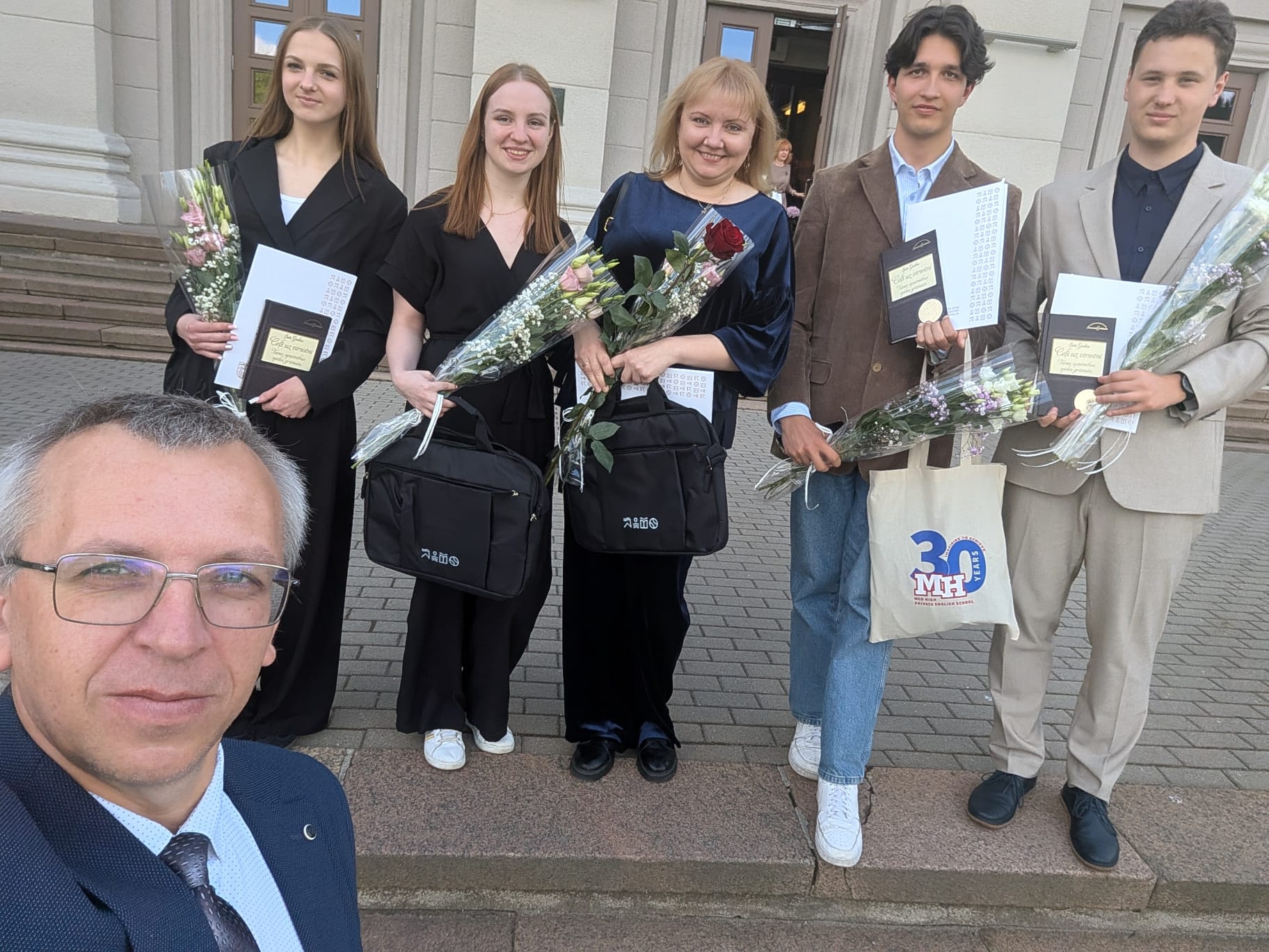 PILSĒTAS SKOLĒNU UN SKOLOTĀJU APBALVOŠANAS PASĀKUMS