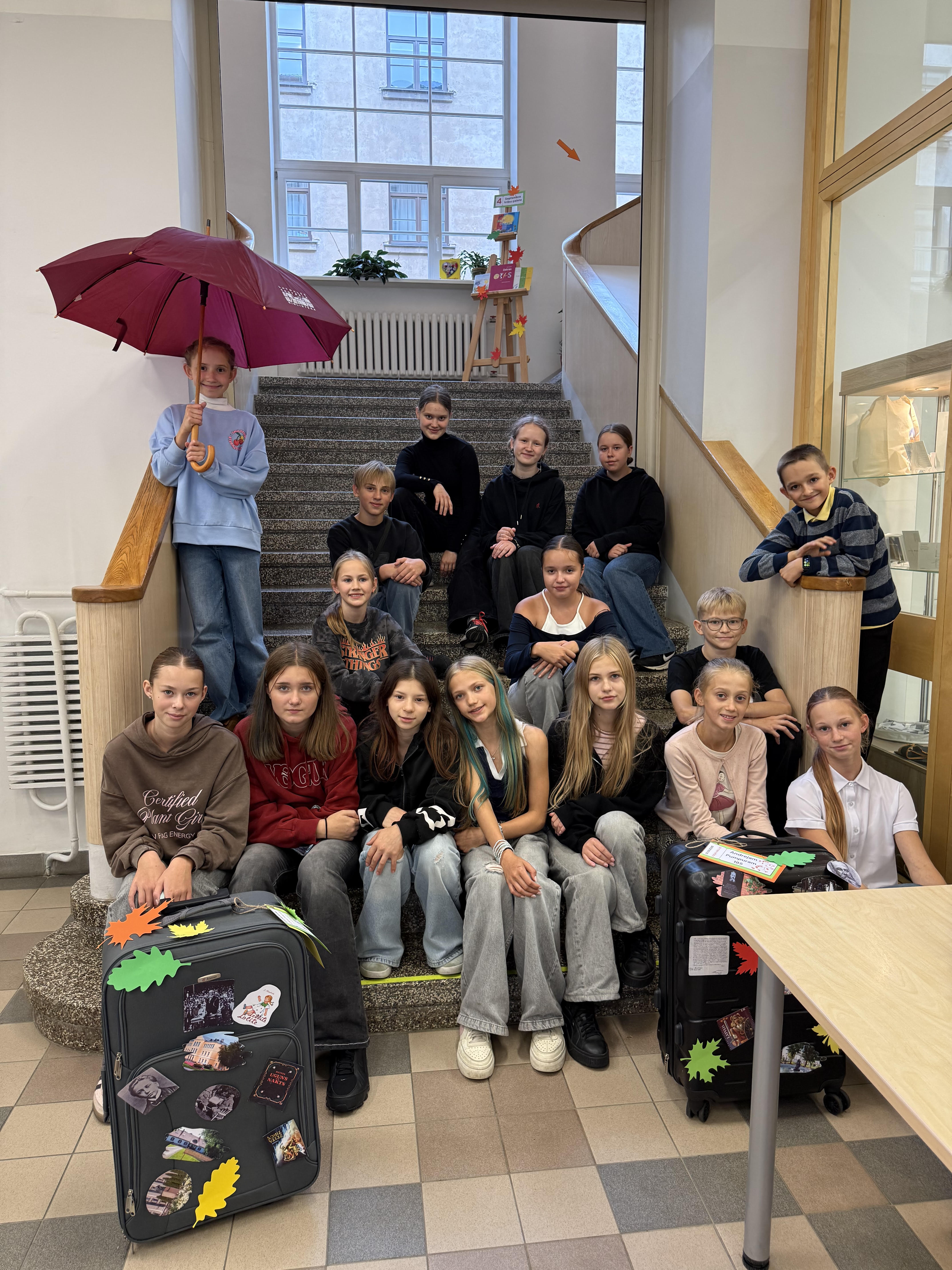 MŪSU SKOLĒNI AKTĪVI PIEDALĀS DZEJAS DIENU PASĀKUMOS!