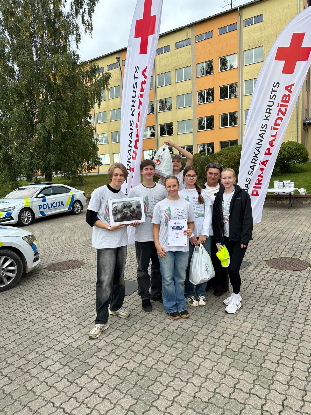 MŪSU SKOLAS KOMANDA - PIRMĀS PALĪDZĪBAS SACENSĪBU DALĪBNIEKI!